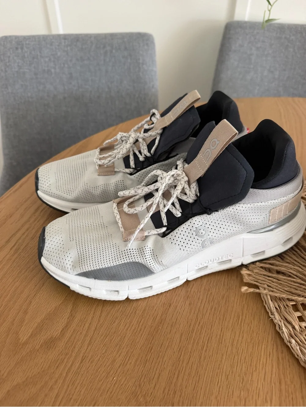 ON CLOUD MEN'S CLOUDNOVA RUNNING SHOES WHITE/sand SIZE 8.5